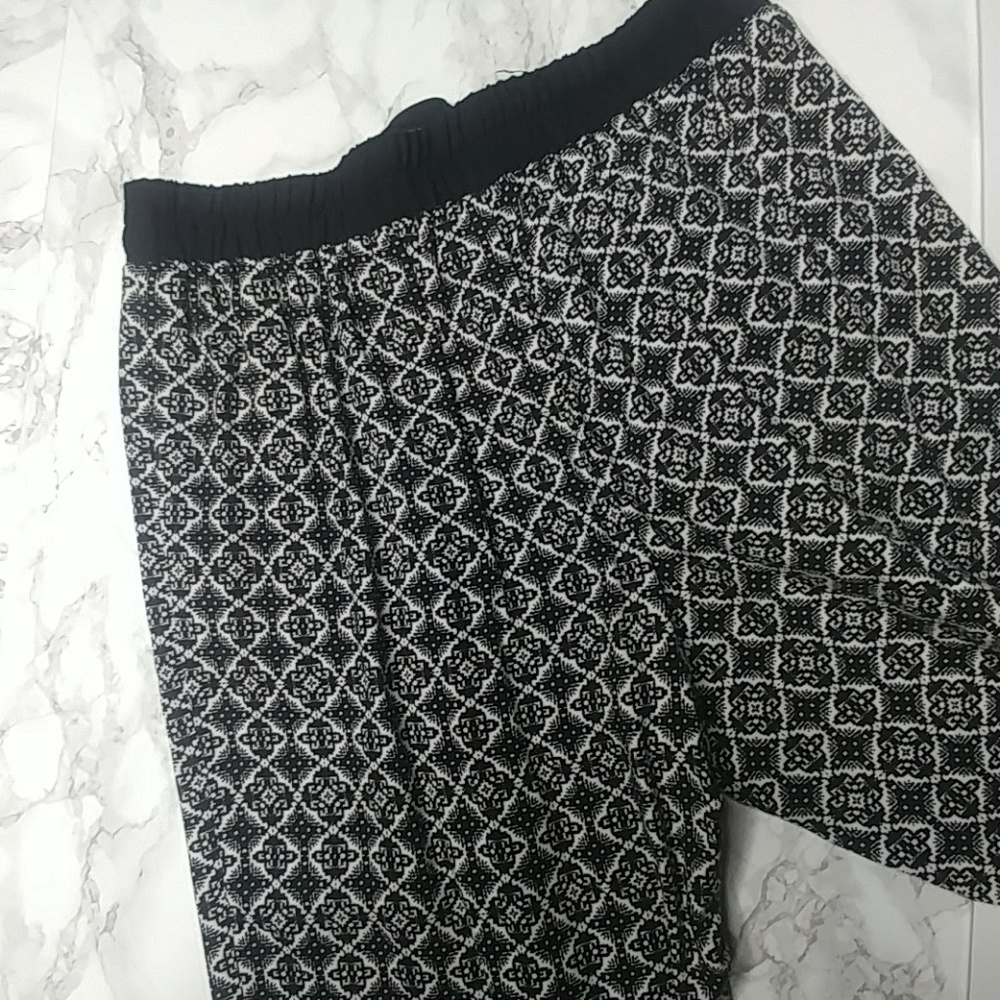 BeBop | Super Soft Elastic Pattered Leggings - Picture 3 of 3